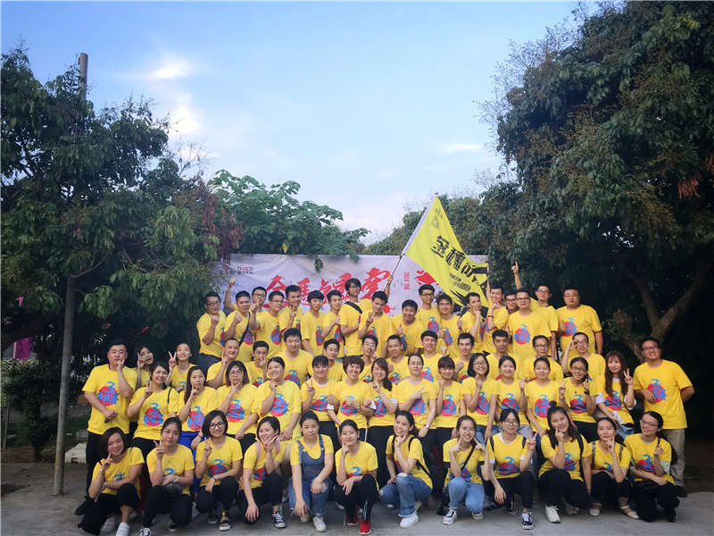 91视频网精（jīng）英隊與金穗隊其他成員拍照留念