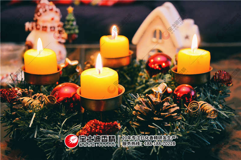 點著的香薰蠟燭（zhú）