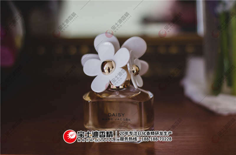 一（yī）瓶香水